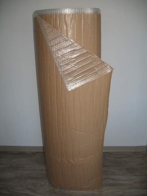 Protéger vos meubles à l'aide d'un papier bulle, efficace contre les petits chocs d'un déménagement.
